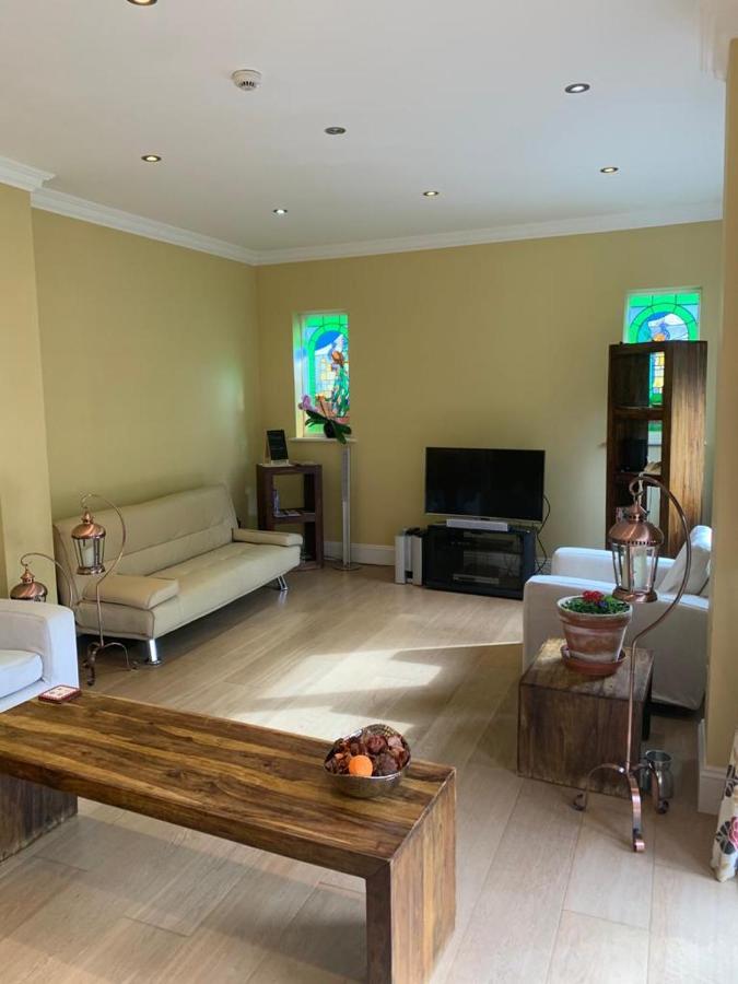 A Cozy House To Stay In Sunny บอร์นมัธ ภายนอก รูปภาพ